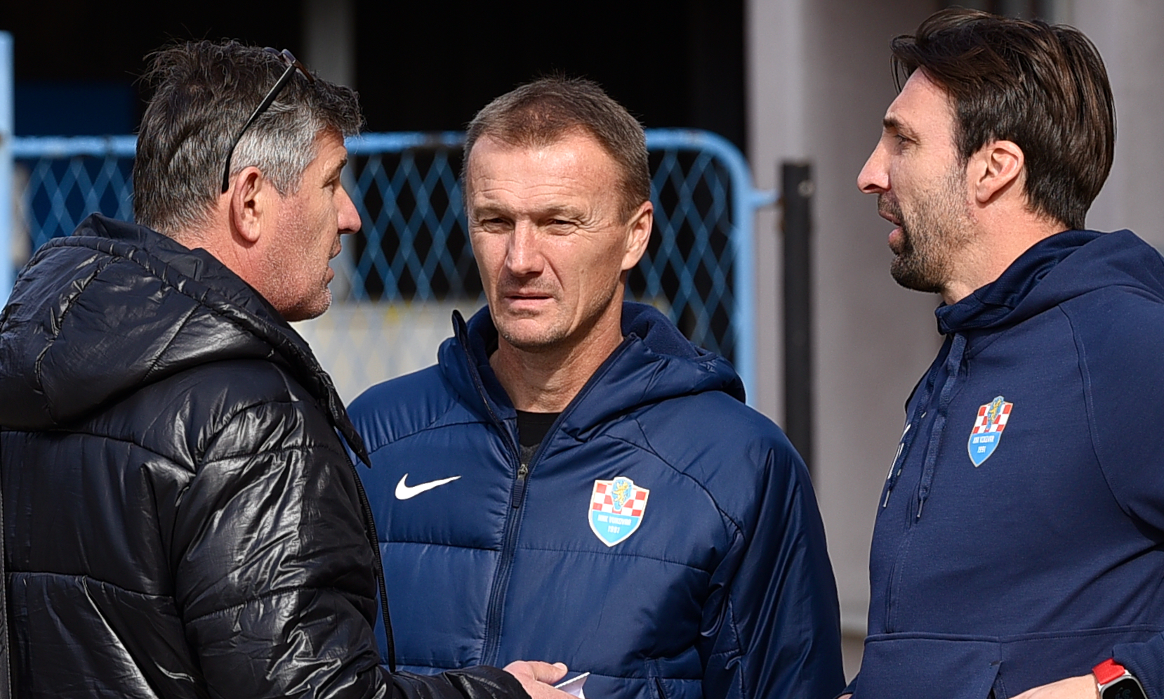 Božić je poslije 4,5 mjeseca pao u Vukovaru. Novi trener je Marko Novoselac (35) dosad asistent Bojka i Božića, izvorno iz Vinkovaca, oženjen u Vukovaru. Službeno će sportski direktor i trener biti Dražen Pernar, s obzirom da jedini ima licenciju