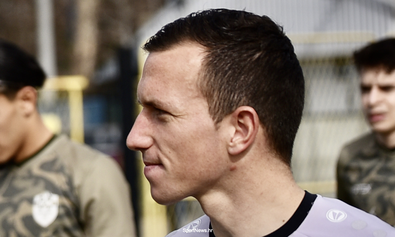 Kakva senzacija! Dubravi pobjeda poslije četiri uzastopna poraza! Zrinskom poraz poslije šest mjeseci! Vrbančić je uskočio u zadnji tren i potvrdio nemoguće. Sunara trener: Igrali smo čvršće od Zrinskog. Janjiš je odigrao životnu partiju