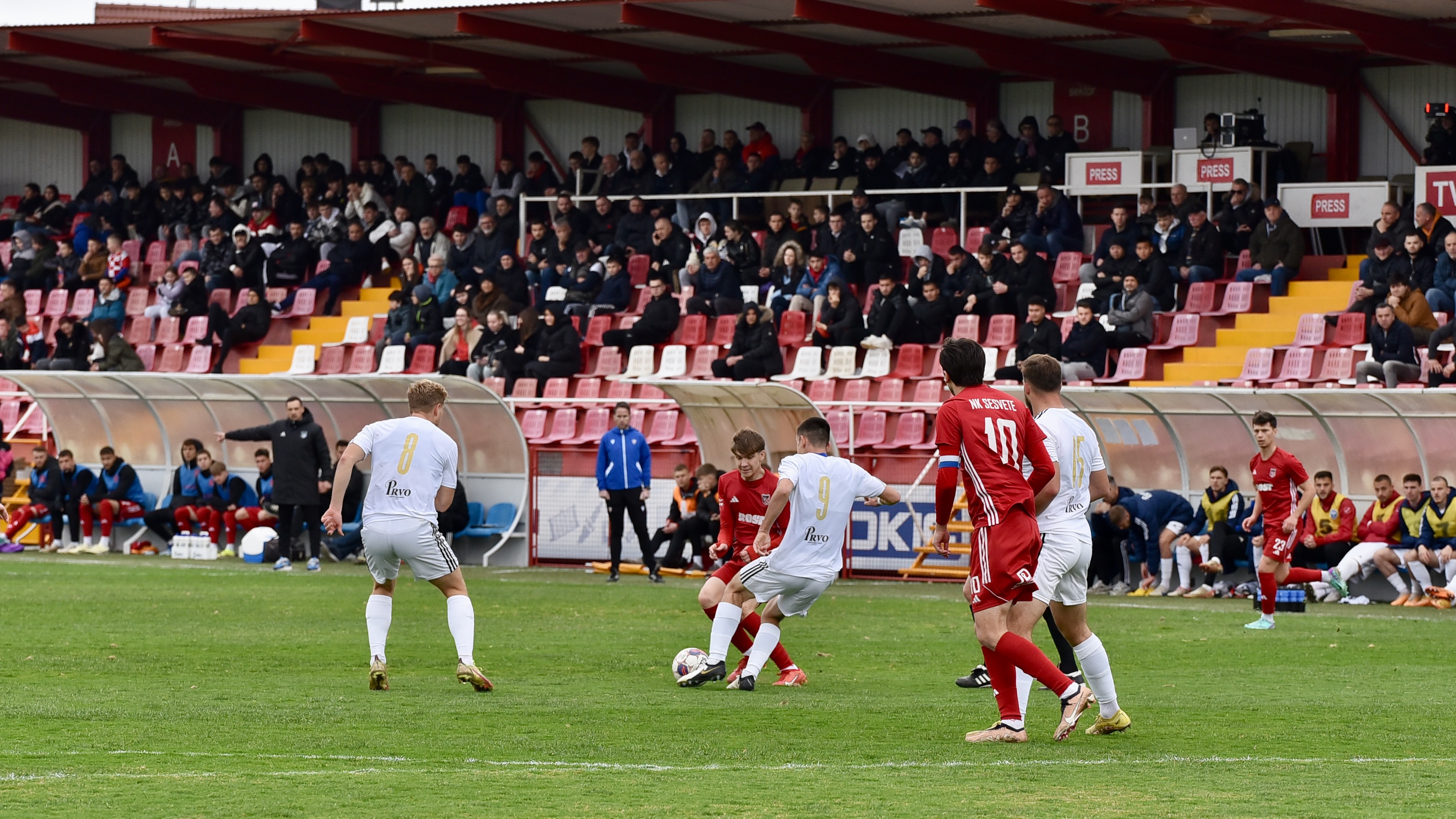 Još neviđeno na našim stadionima, Sesvete odlučile ugostiti Šibenik pred praznim tribinama. Preveliki su im troškovi organizacije zbog najvljenog dolaska 150 navijača Šibenika.